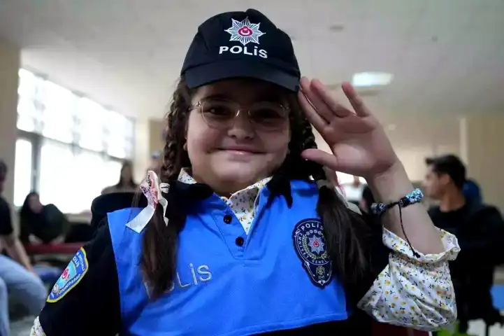 Engelli Esin'in Polis Hayali Gerçek Oldu
