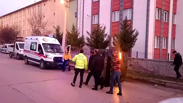 Kırıkkale'de Kaçan Minibüs Kazaya Karıştı: 1 Yaralı